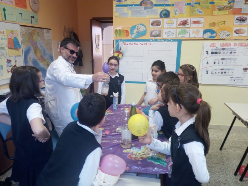 Laboratorio di chimica in III A